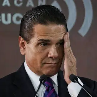 Giran orden de aprehensión contra exgobernador Silvano Aureoles