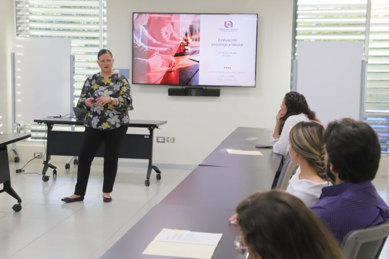 Radiografía del clima laboral: estudiantes de Psicología de la UAA evalúan empresas