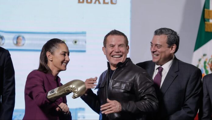 Julio César Chávez asiste a la mañanera e invita a clase nacional de boxeo