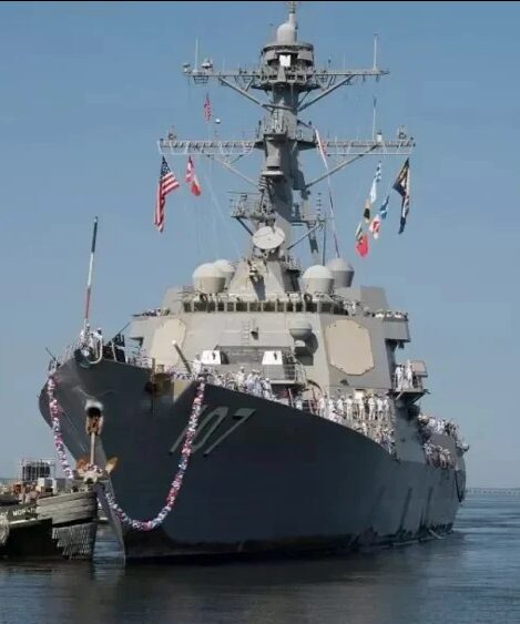 Estados Unidos despliega buque de guerra en la frontera con México