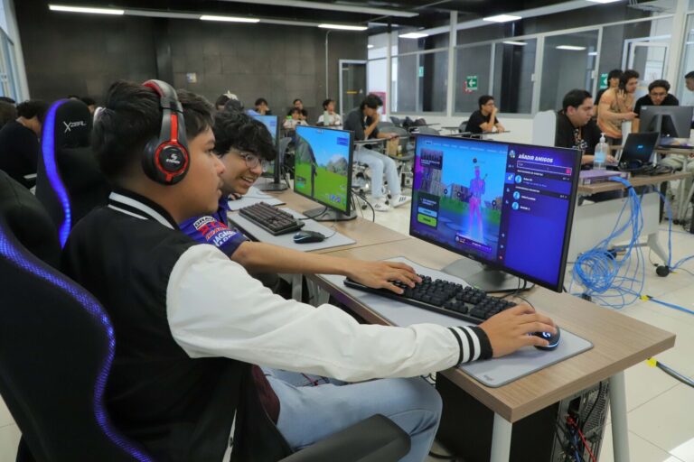 Más allá del aula: creatividad y trabajo en equipo en Congreso de Ciencias Exactas de la UAA