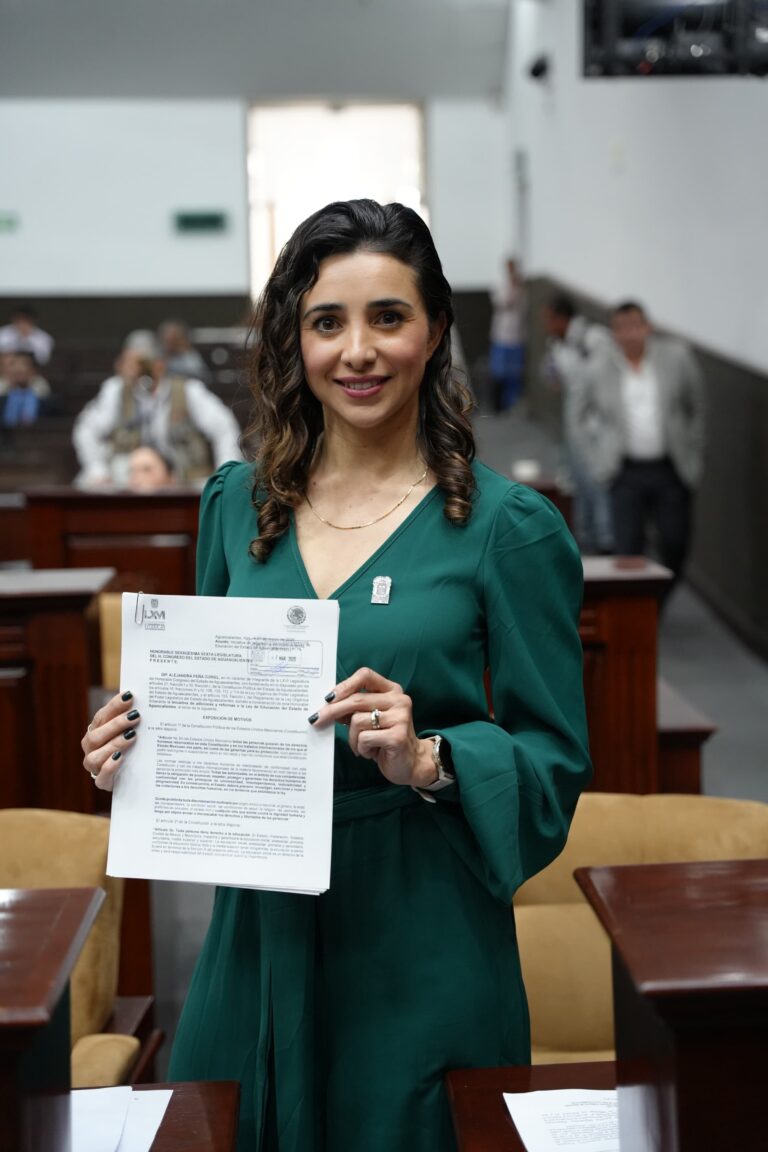 Impulsan iniciativa para garantizar el libre desarrollo de la personalidad en estudiantes