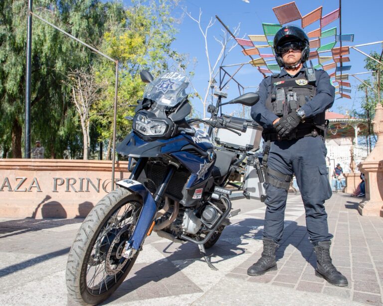 Entrega César Medina uniformes y equipamiento de protección a policías municipales de Jesús María