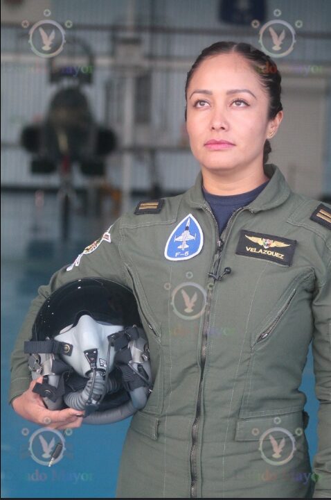 Karen Vanessa Velázquez Ruiz, la primer teniente piloto de la Fuerza Aérea Mexicana