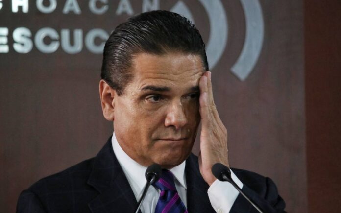 Confirman ficha roja de la Interpol para el exgobernador Silvano Aureoles