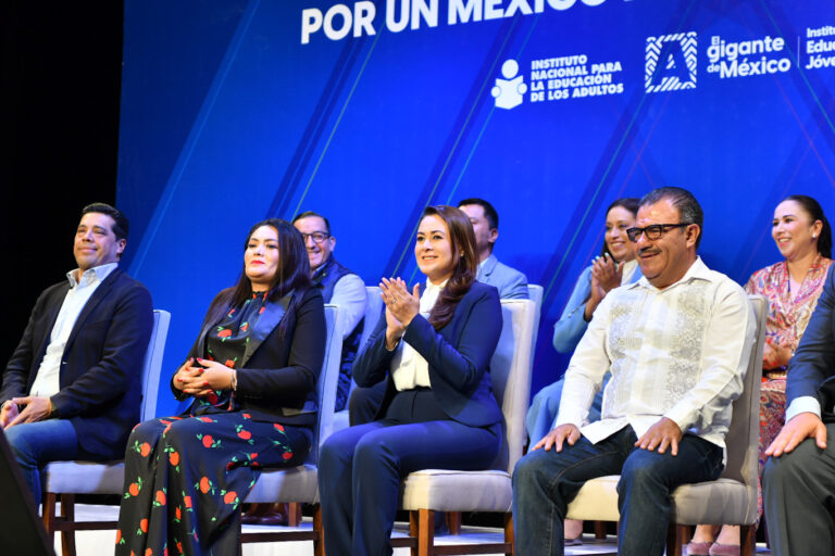 La gobernadora de Aguascalientes Teresa Jiménez une esfuerzos con el Gobierno de México para combatir analfabetismo