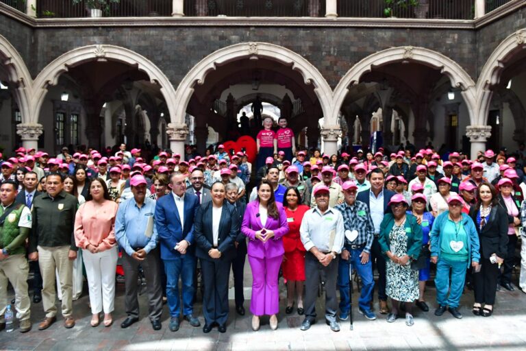 Gobernadora de Aguascalientes presenta programa para apoyar a paisanos que regresen de los EU