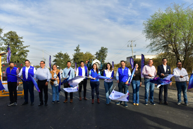 Entrega Tere Jiménez obras de repavimentación en la salida a Calvillo
