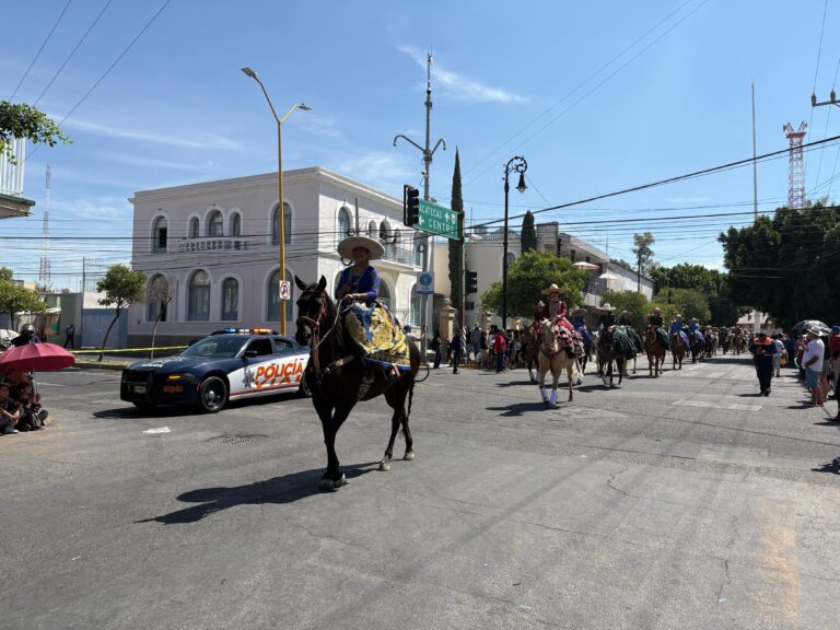 Magia y tradición en el Desfile de Primavera de la Feria Nacional de San Marcos en Aguascalientes