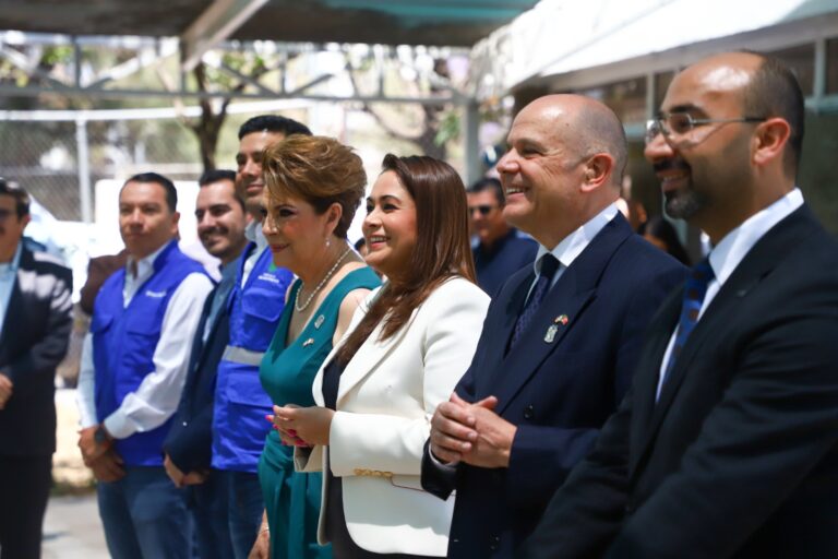 Teresa Jiménez y el embajador de Turquía inauguran dos nuevas estancias para adultos mayores