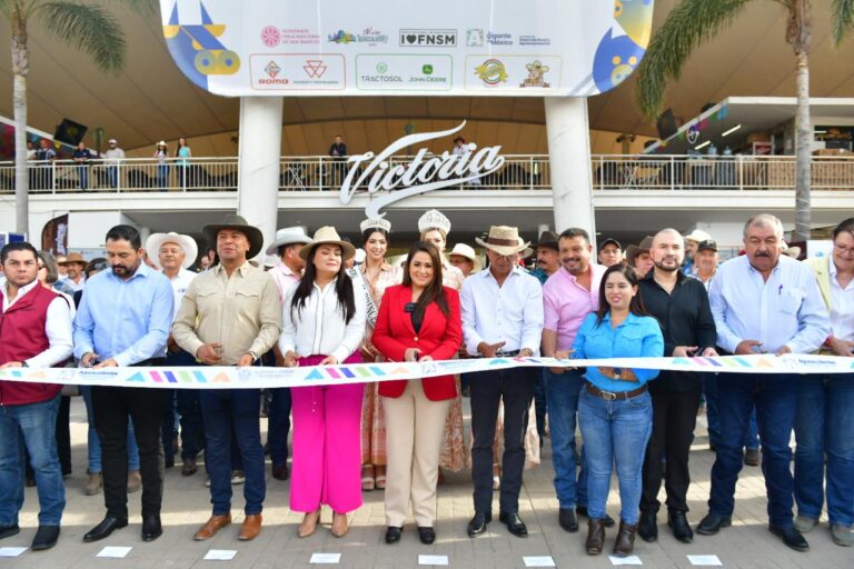 La gobernadora de Aguascalientes Teresa Jiménez inaugura la Expo Ganadera en la Isla San Marcos