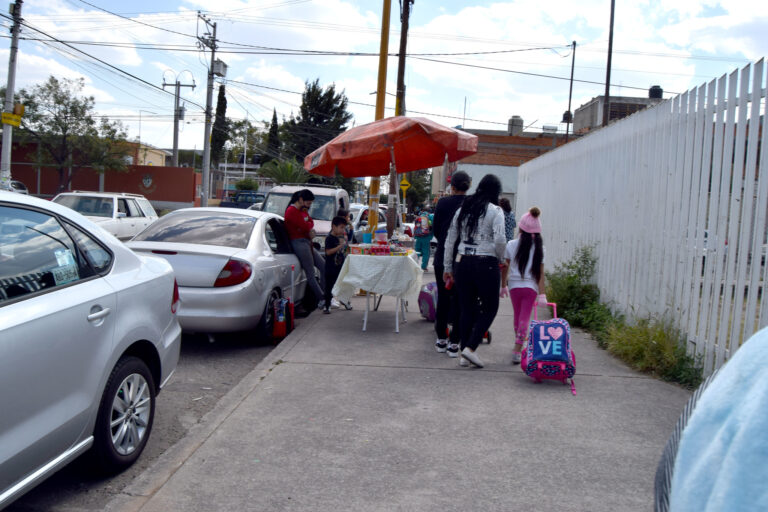 Continuará la venta de dulces al exterior de las escuelas 