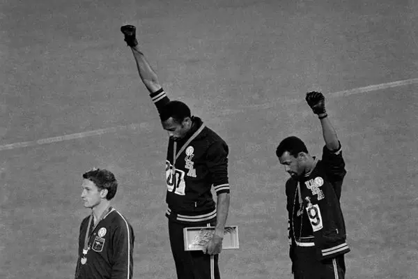 Tommie Smith y John Carlos: Los puños que gritaron en silencio en los JJOO de 1968