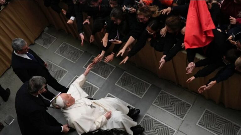 Invitan a repicar las campanas de todos los templos de México en memoria del Papa Francisco