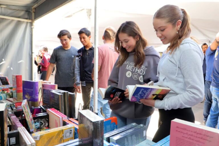 La Feria del Libro BachUAA celebra su sexta edición en sus tres sedes