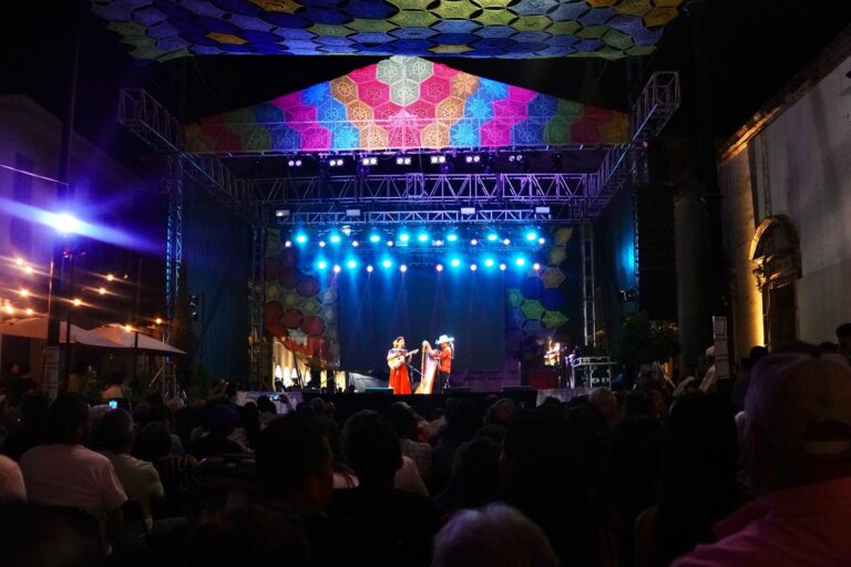Celebra Municipio de Aguascalientes el día de la Feria más grande de México con música tradicional