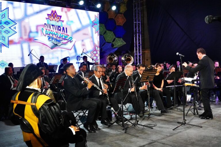 Banda Sinfónica Municipal y la Tuna Aguascalentense se presentaron en el Corredor Carranza