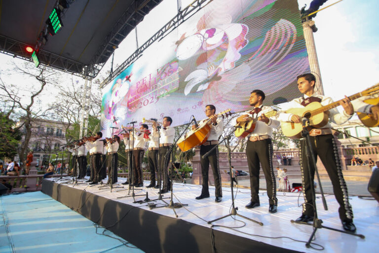 Vibró el centro de Aguascalientes con la Pelea de Gallos Monumental