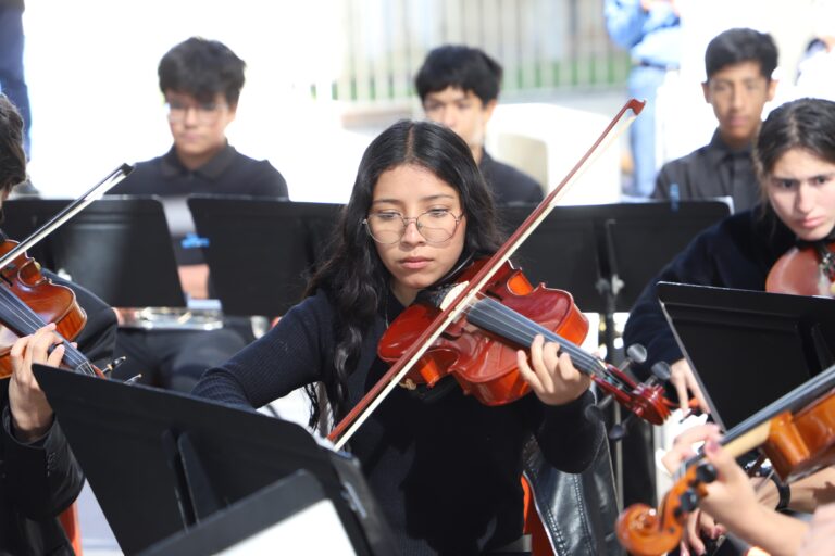 César Medina se une a los festejos del 60 aniversario de la Secundaria Técnica 10