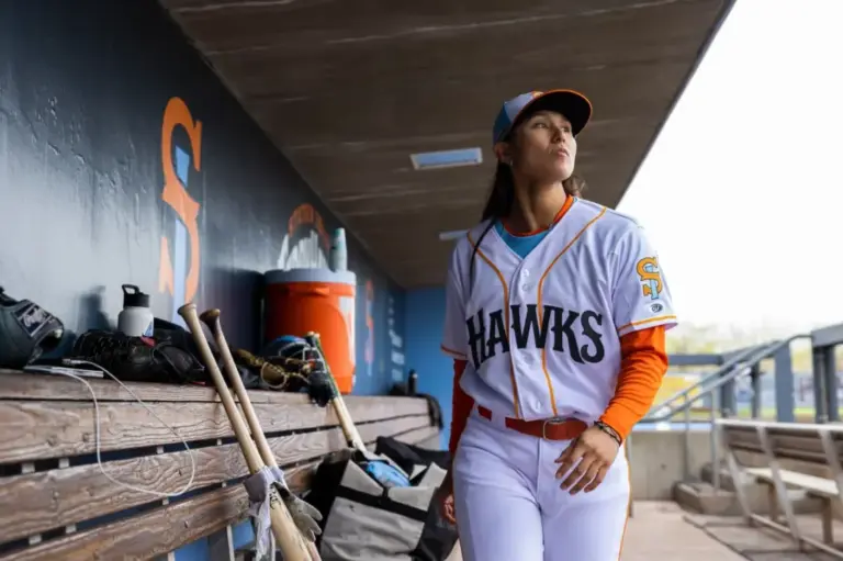 Kelsie Whitmore: La beisbolista que desafió un mundo de hombres