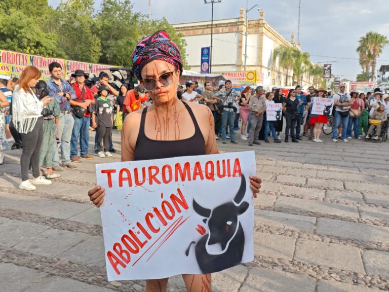 Manifestación pacífica antitaurina en Aguascalientes reúne a asociaciones