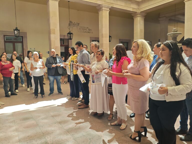 Presentan Las Deshiladoras, exposición fotográfica de Marcos Lutyens en colaboración con artesanas de Calvillo