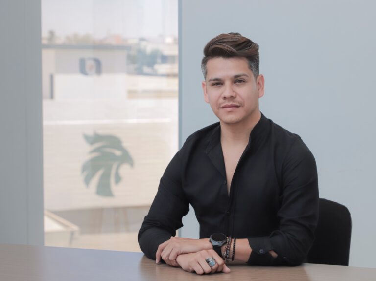 Egresado de la UAA da vida a la imagen de los 30 años de la Feria Universitaria