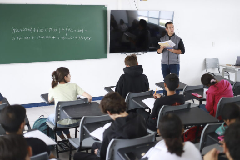 Bachillerato de la UAA amplía acciones para una mejor inclusión de alumnos
