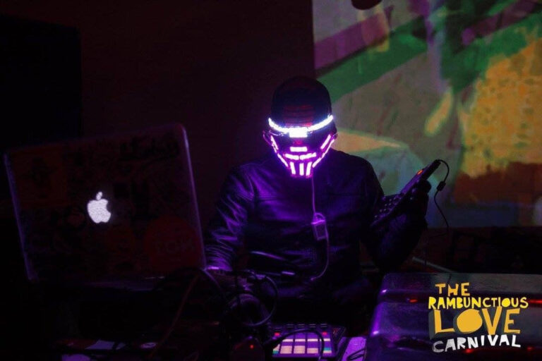 Sonidos latinos y beats electrónicos: el sello de Oscilador Bass