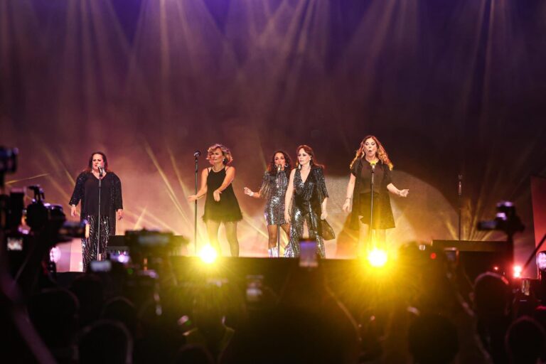 Rotundo éxito de flans y pandora en el primer concierto del foro de las estrellas mazda