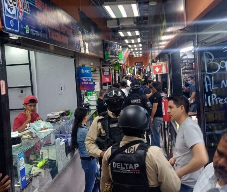 Implementa la Fiscalía General del Estado de Aguascalientes operativo en la Plaza de la Tecnología y Plaza 205