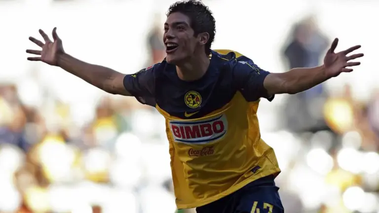 Raúl Jiménez, su origen cementero y como casi queda fuera del América