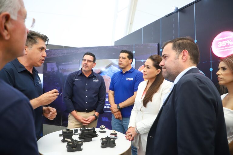 La gobernadora del estado de Aguascalientes Teresa Jiménez inaugura la Expo Industrial, Comercial y Turística de la FNSM