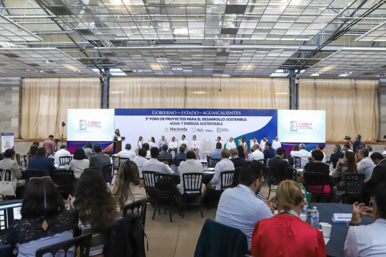 Gobernadora de Aguascalientes inaugura foro nacional sobre agua y energía sustentable