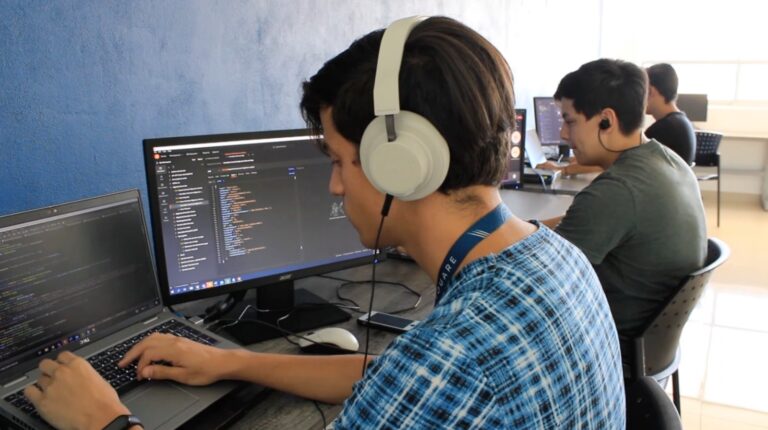 Estudiantes y docentes podrán participar gratis en curso de programación Python 