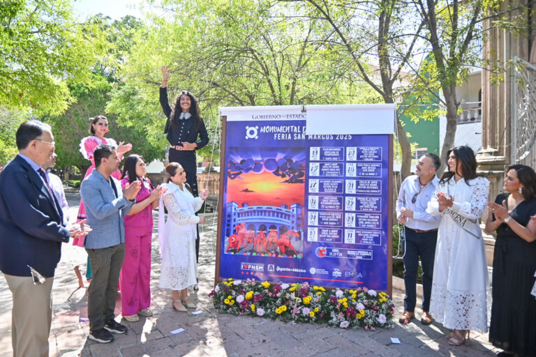 Teresa Jiménez encabeza la colocación del tradicional Bando Solemne de la Feria Nacional de San Marcos 2025 en Aguascalientes
