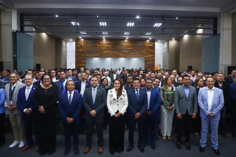 La gobernadora de Aguascalientes Teresa Jiménez firma convenio para el desarrollo energético del estado