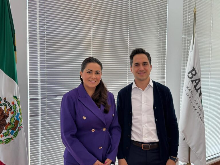 Gobernadora de Aguascalientes se reúne con director general de Banobras