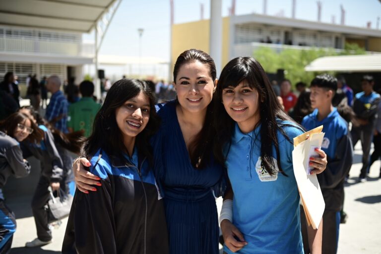 Teresa Jiménez entrega infraestructura educativa y reconoce a ganadores de olimpiadas de matemáticas en Aguascalientes