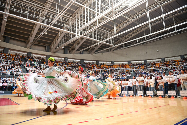 Gobernadora de Aguascalientes reafirma su respaldo a los maestros