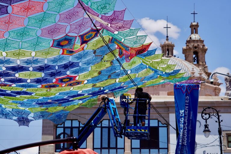 Se despide el cielo tejido que vistió de arte el Corredor Cultural Carranza en Aguascalientes