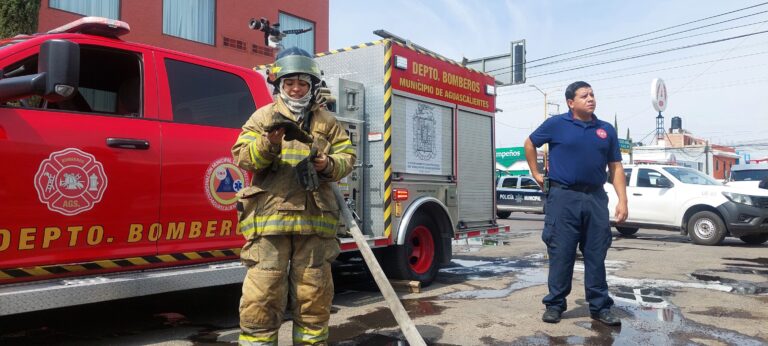 Bomberos sofocaron incendio en el Aurrera de Villasunción en Aguascalientes
