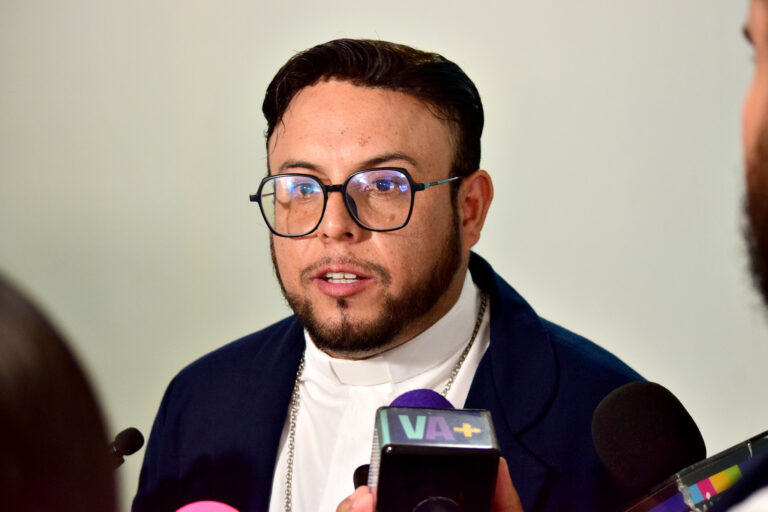 Iglesia incluyente ofrece refugio espiritual a comunidad LGBTQ+ en Aguascalientes