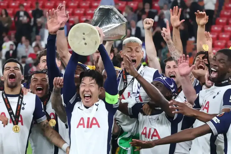 Son Heung-Min por fin pudo ganar un título con el Tottenham