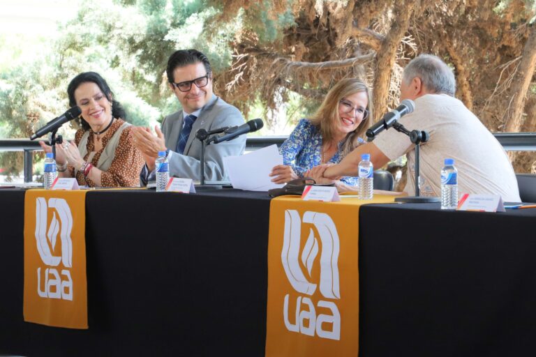 La Bóveda de la UAA resguardará su documento más antiguo gracias a la donación del archivo familiar Muñoz Torres