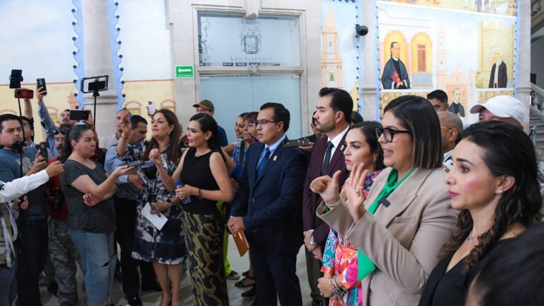 Congresistas se comprometen con defensores de animales a endurecer las leyes contra el maltrato animal