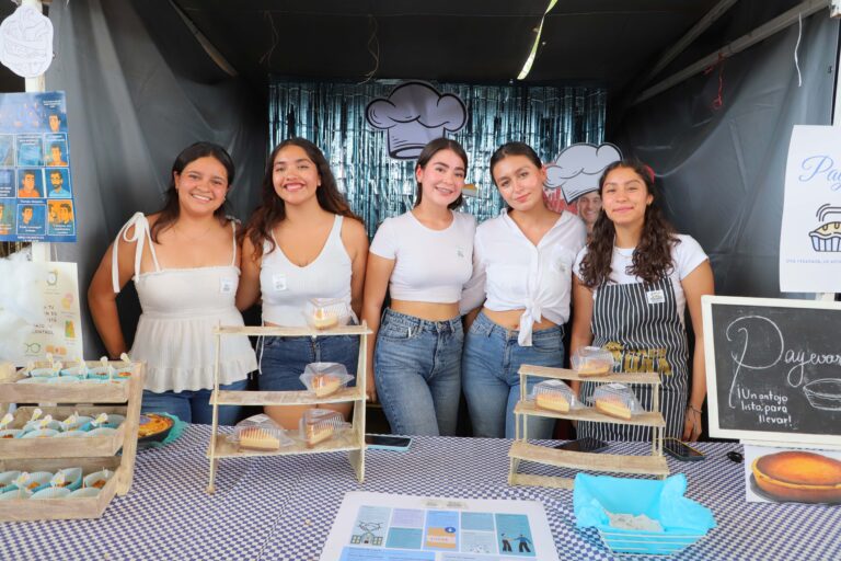 Creatividad y emprendimiento juvenil en la Feria de Emprendedores de la UAA