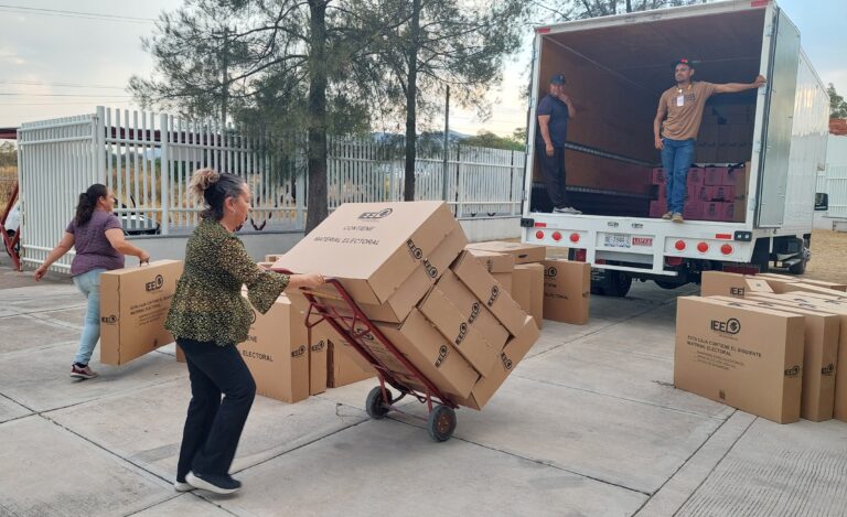 Entregan paquetes electorales a Presidencias de Mesas Directivas de Casillas Seccionales en Aguascalientes