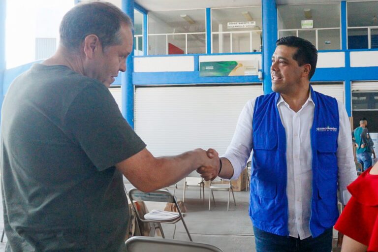 Leo Montañez se reúne con vecinos para fortalecer el desarrollo social y urbano