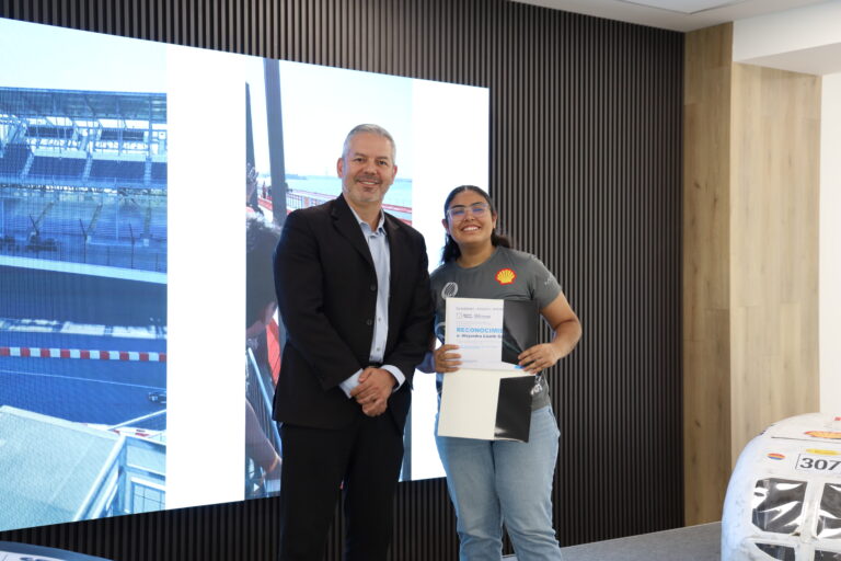 Reconocen a estudiantes ganadores del 2° lugar en Shell Eco-Marathon